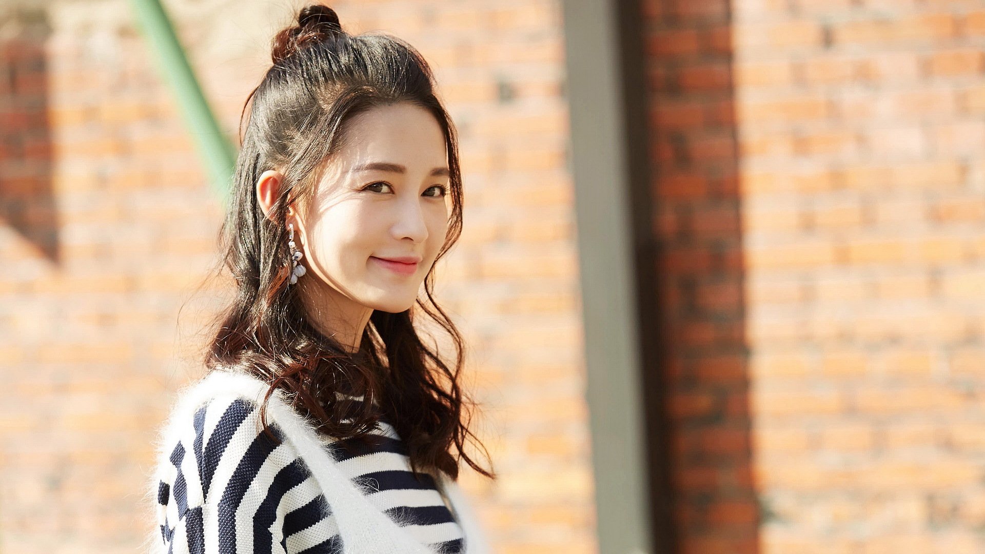 FIFA世俱杯-巴萨豪取客场胜利，稳坐积分榜榜首，巴萨2021客场